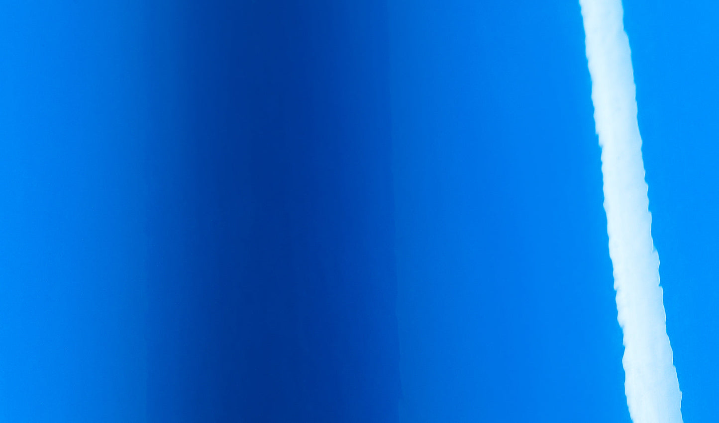 Avery Dennison® SW900 Series Supreme Wrapping Film™ Gloss Intense Blue